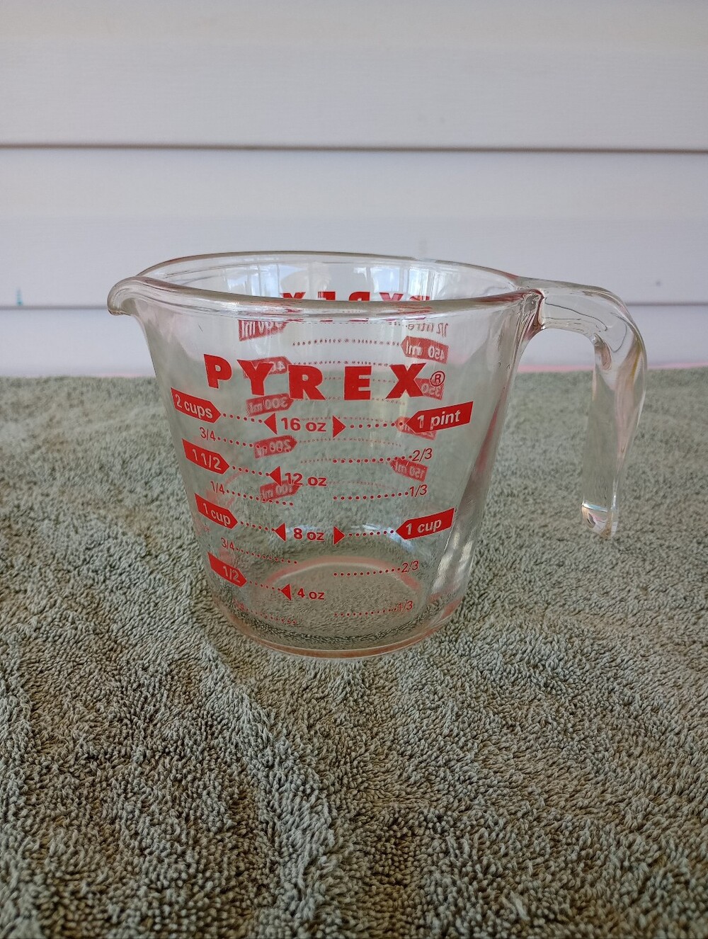 Vintage Red Print 2 cup Measuring Cup